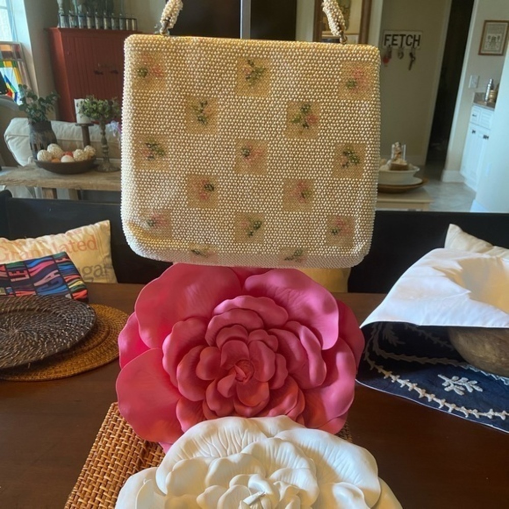Vintage beaded snap handbag floral pattern with plenty of interior room - Picture 3 of 11